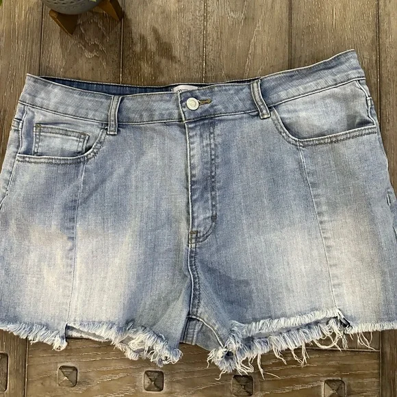 Twelve by ontwelfth Stylish Jean Shorts - Picture 3 of 11